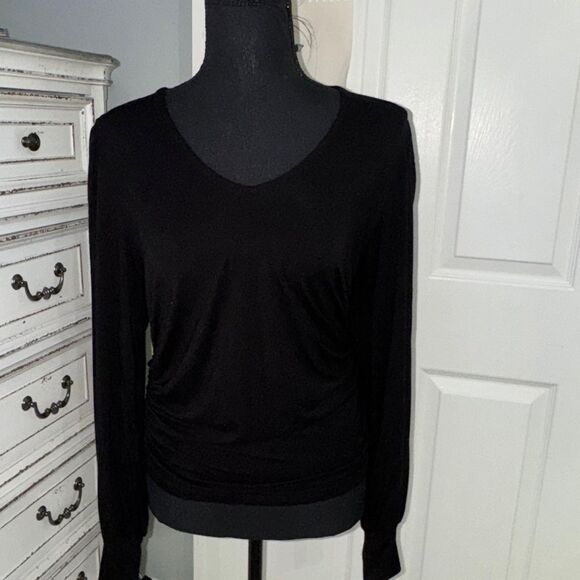 Karen Kane black long sleeve Shirred V-Neck Top- size medium- like new! - Picture 2 of 9